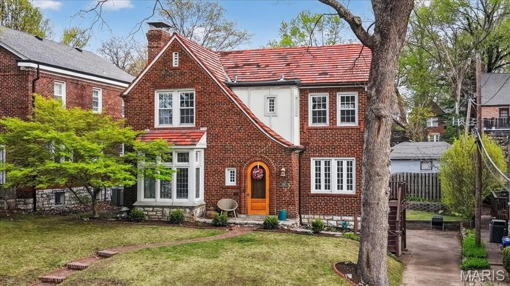 Single Family 3BR 2BA - 7487 Kingsbury Boulevard, University City, MO