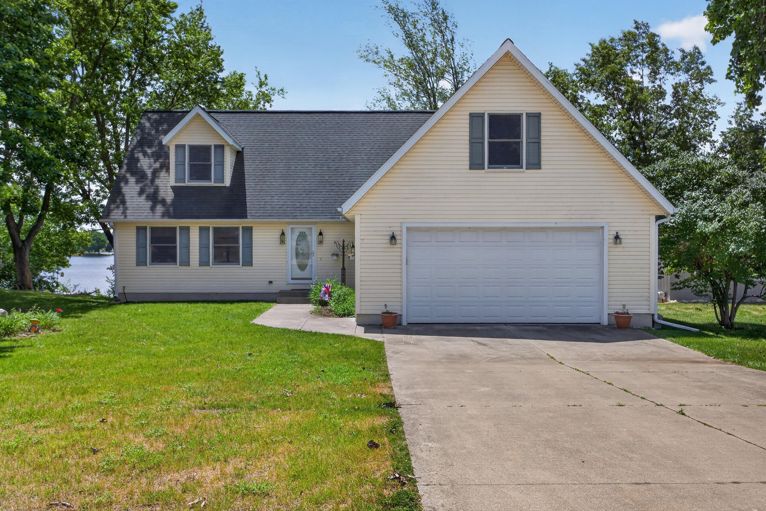 Single Family 5BR 4BA - 14023 Grandview Drive, Cement City, MI