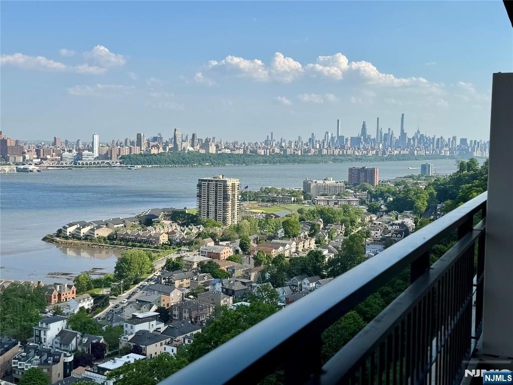 Co-op 1BR 1BA - 4 Horizon Road 1417, Fort Lee, NJ