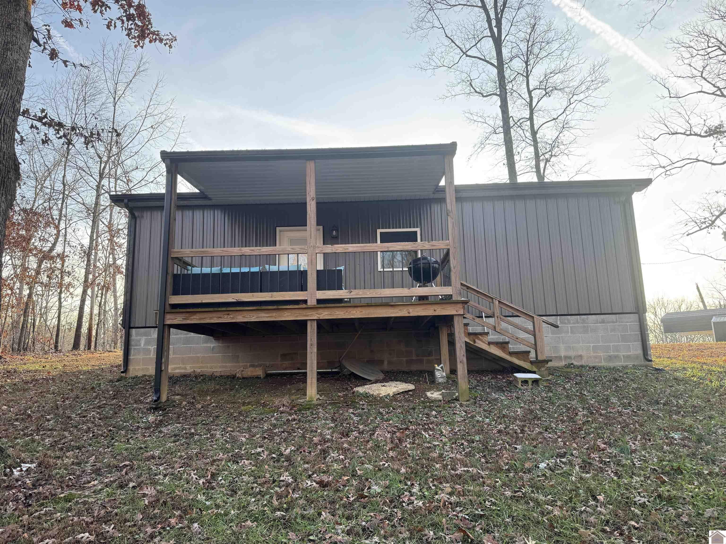 120 Wooded Acres Ln  