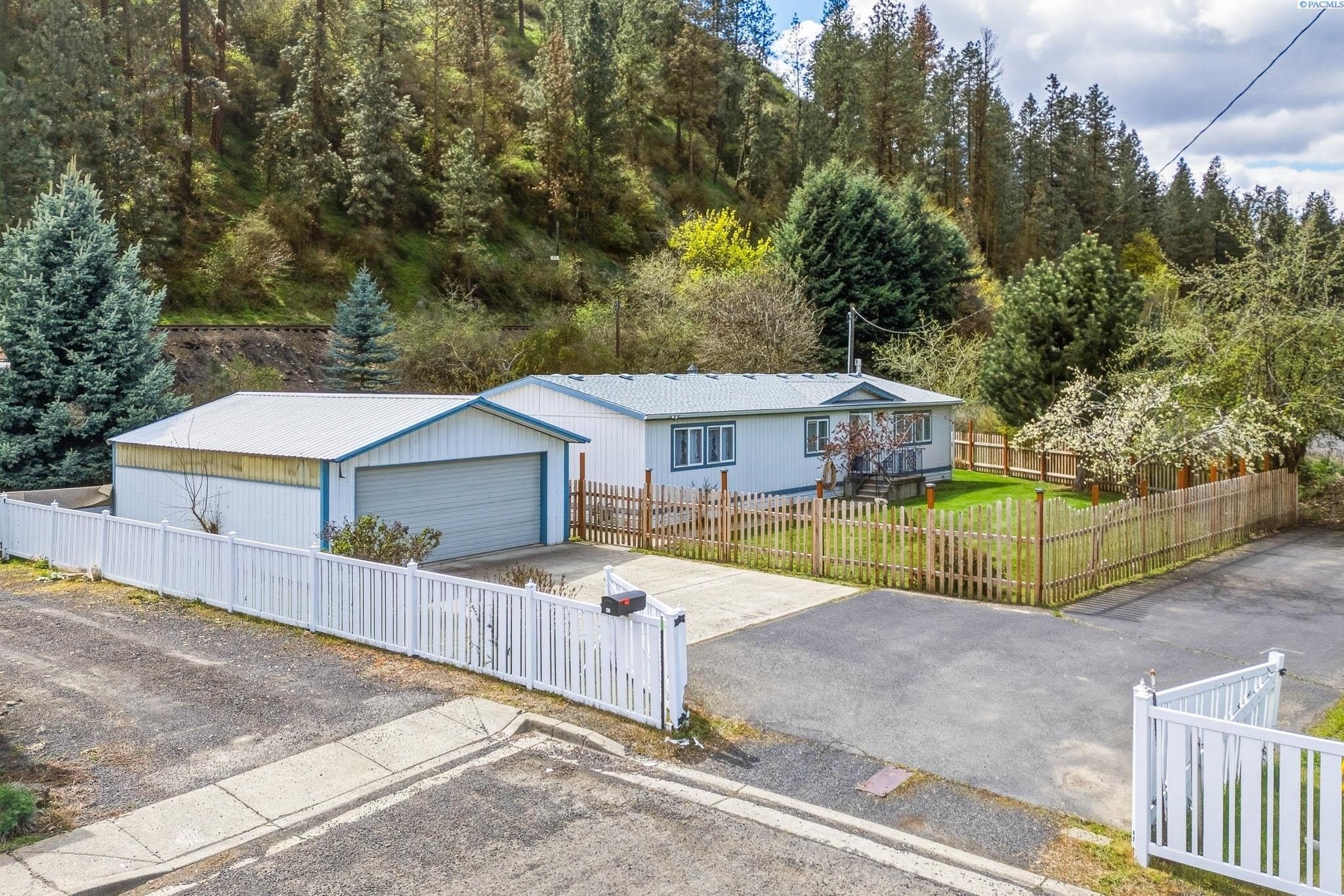 Other 3BR 2BA - 421 W A Ave, Colfax, WA