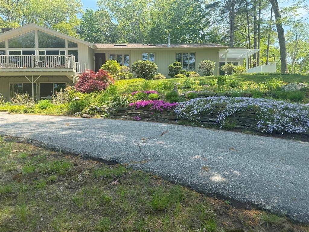 Single Family 4BR 3BA - 82 Kennerson Reservoir, Eastford, CT
