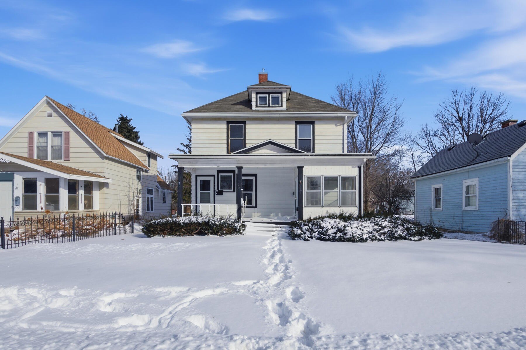 Single Family 3BR 2BA - 923 S Lincoln Street, Aberdeen, SD