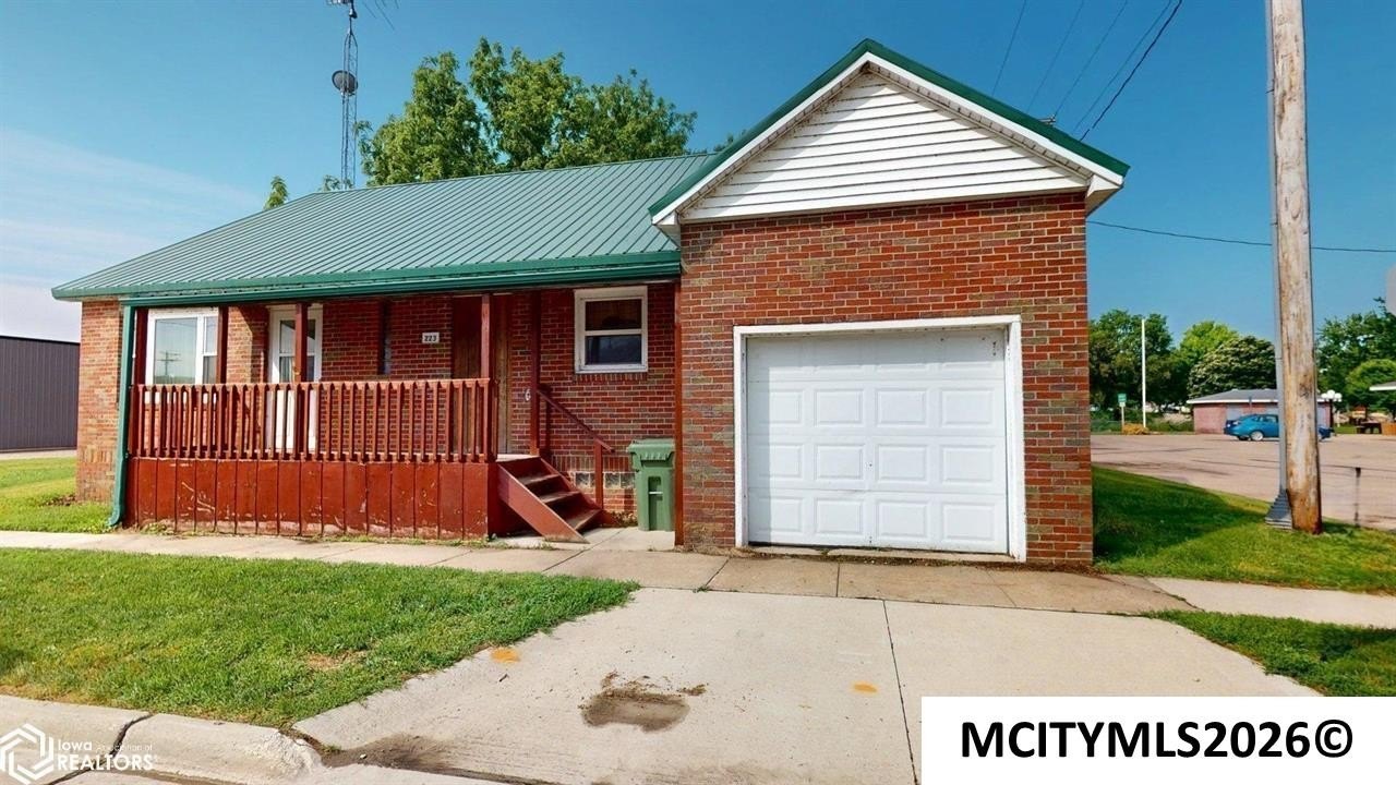Single Family 3BR 1BA - 223 N 1st St, GREENE, IA