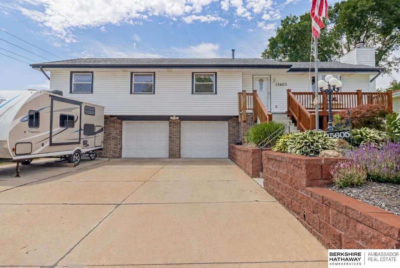 Single Family 4BR 3BA - 15605 Valley Street, Omaha, NE