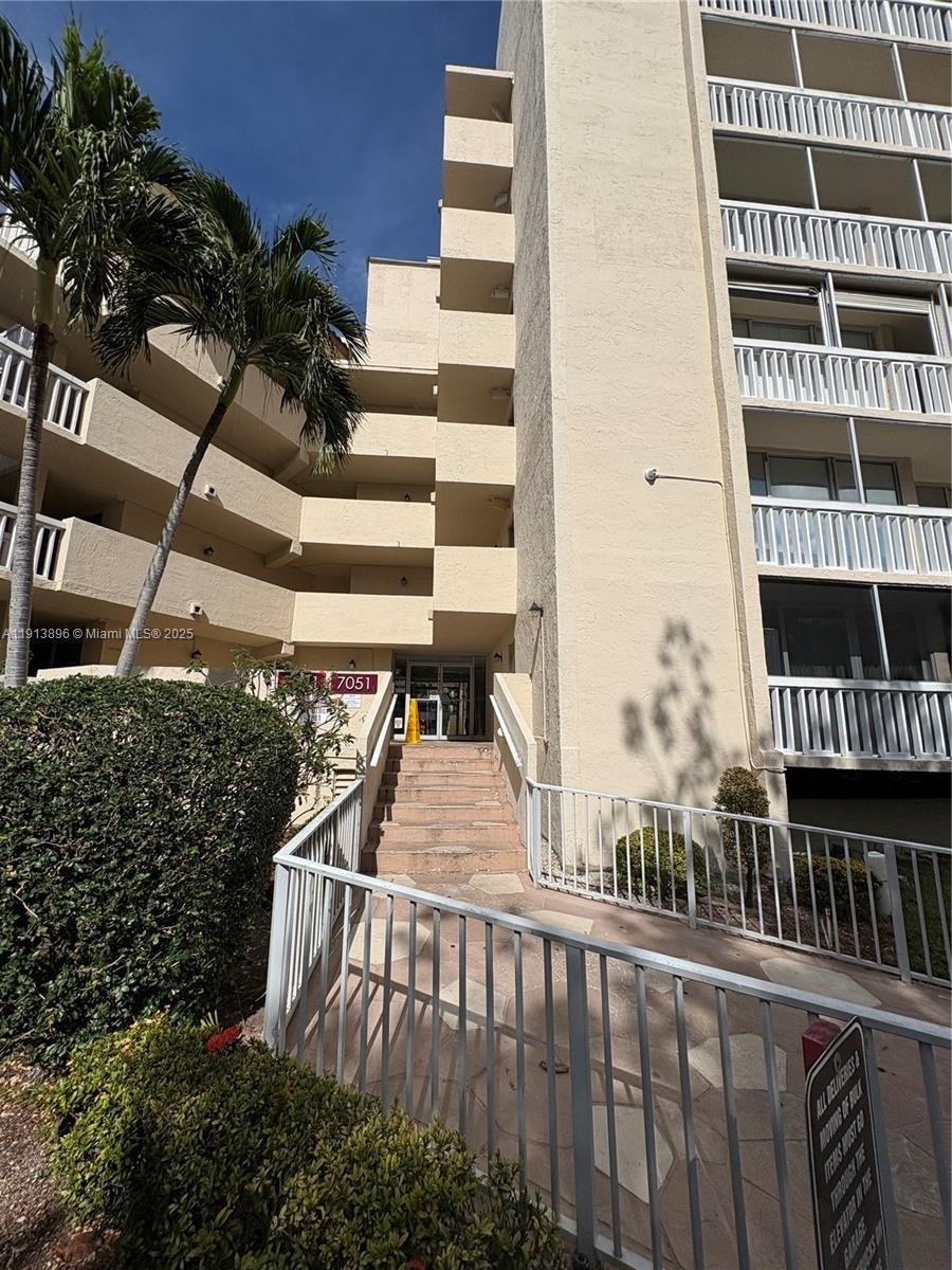 Condo 2BR 2BA - 7051 Environ Blvd, Lauderhill, FL