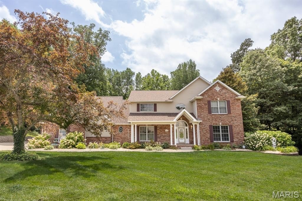 Single Family 6BR 5BA - 1660 Golf Course Drive, Belleville, IL