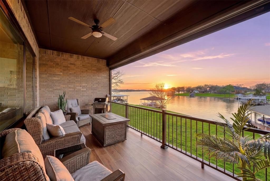 Single Family 5BR 4BA - 101 Manito Cove, Lake Kiowa, TX