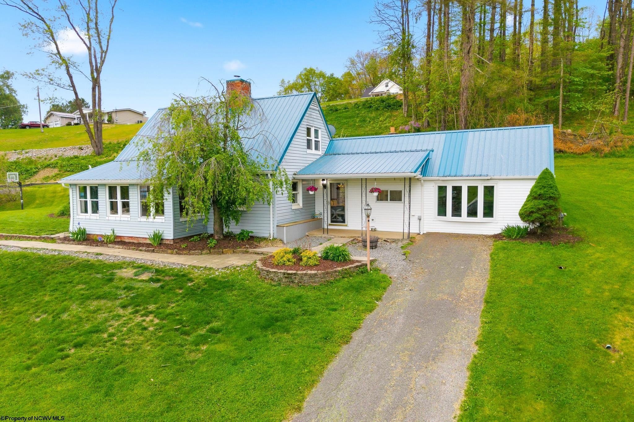 Single Family 3BR 1BA - 391 U Road, Arthurdale, WV
