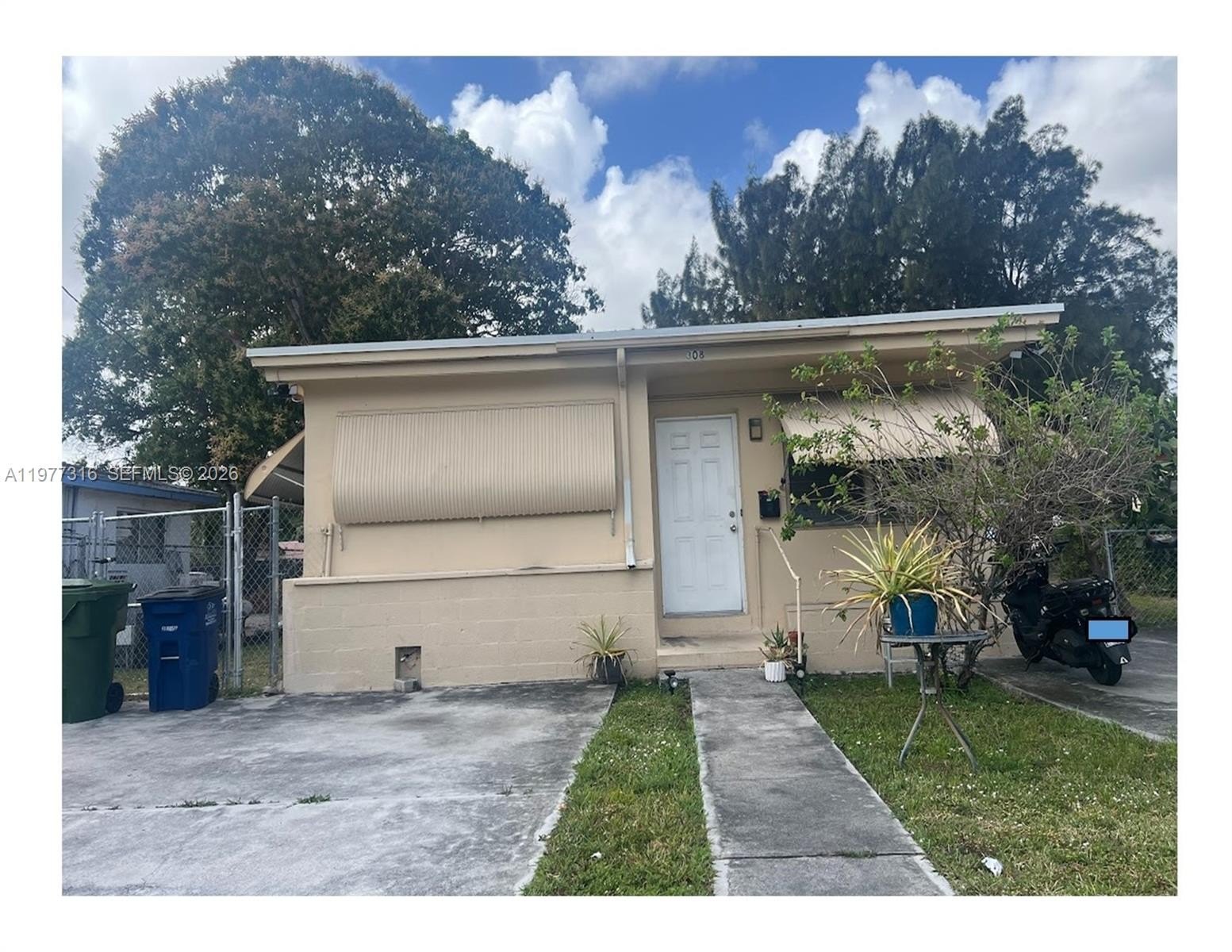 Duplex 3BR 2BA - 308 SE 4th Ave, Hallandale Beach, FL