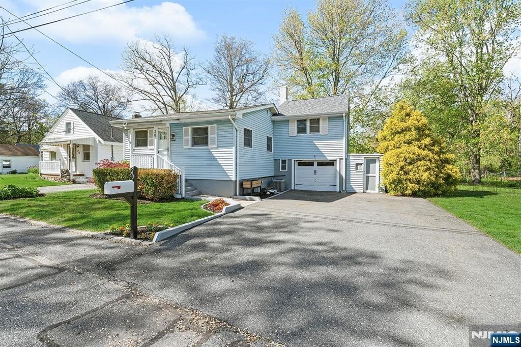 Single Family 2BR 1BA - 20 Madelyn Avenue, West Milford, NJ