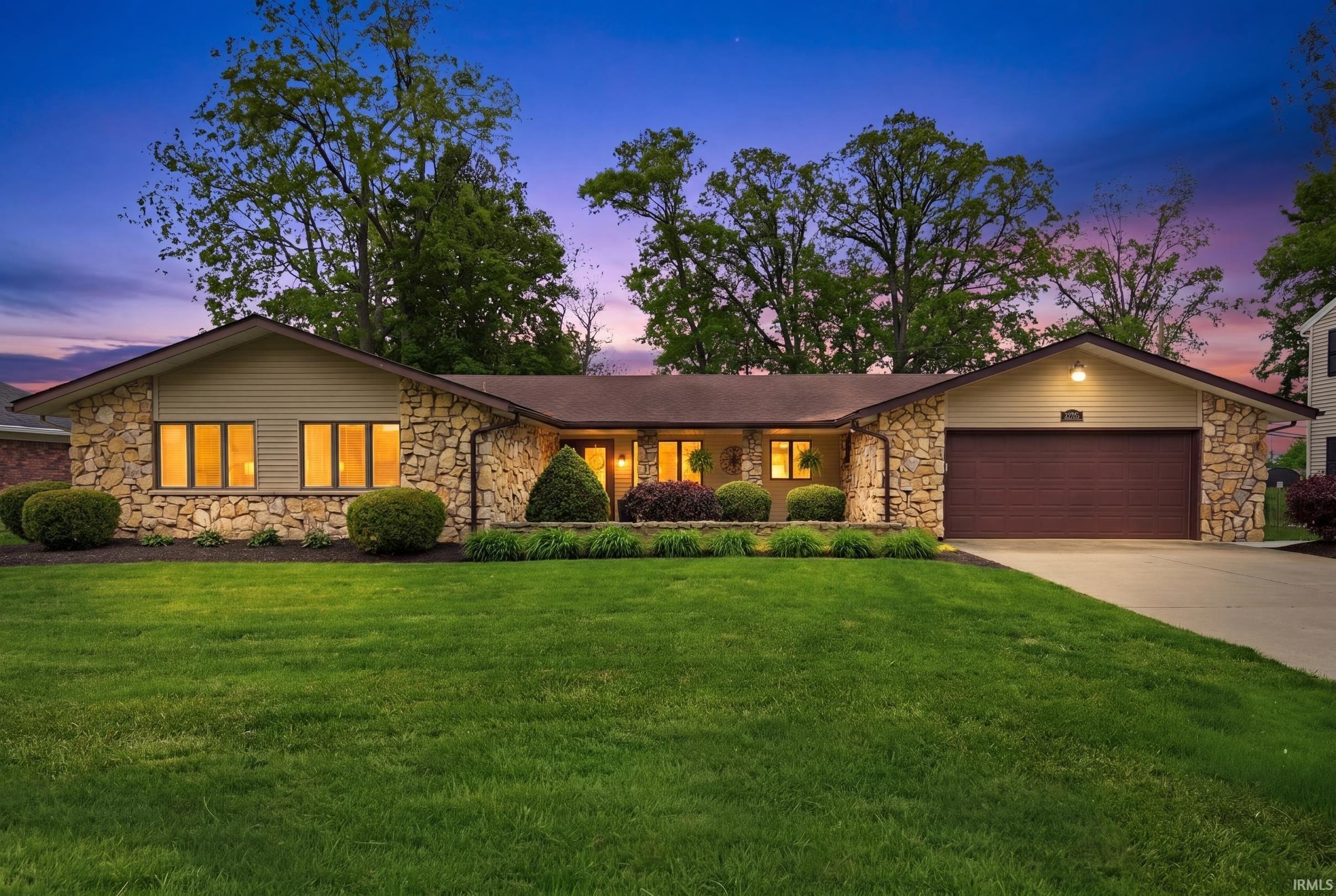 Single Family 3BR 3BA - 2215 W Woodmont Drive, Muncie, IN