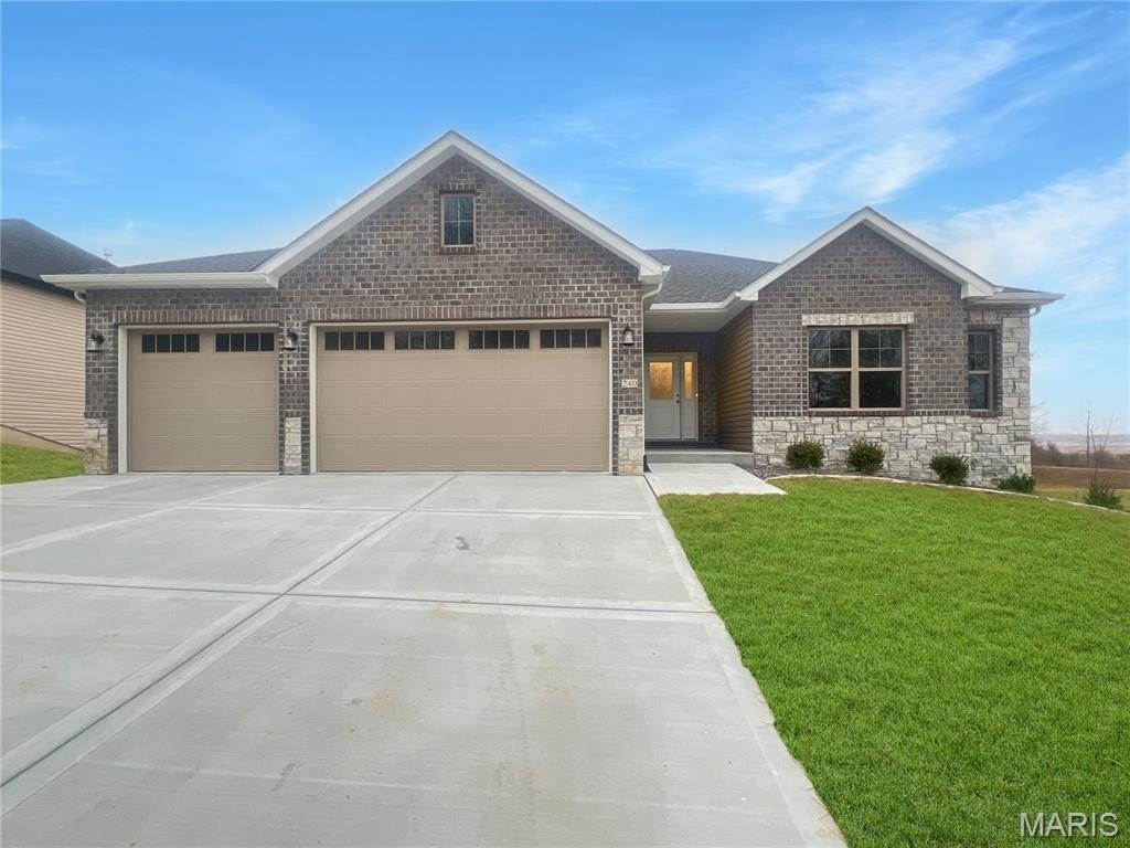 Single Family 4BR 3BA - 240 Stonebridge Bluff Drive, Maryville, IL