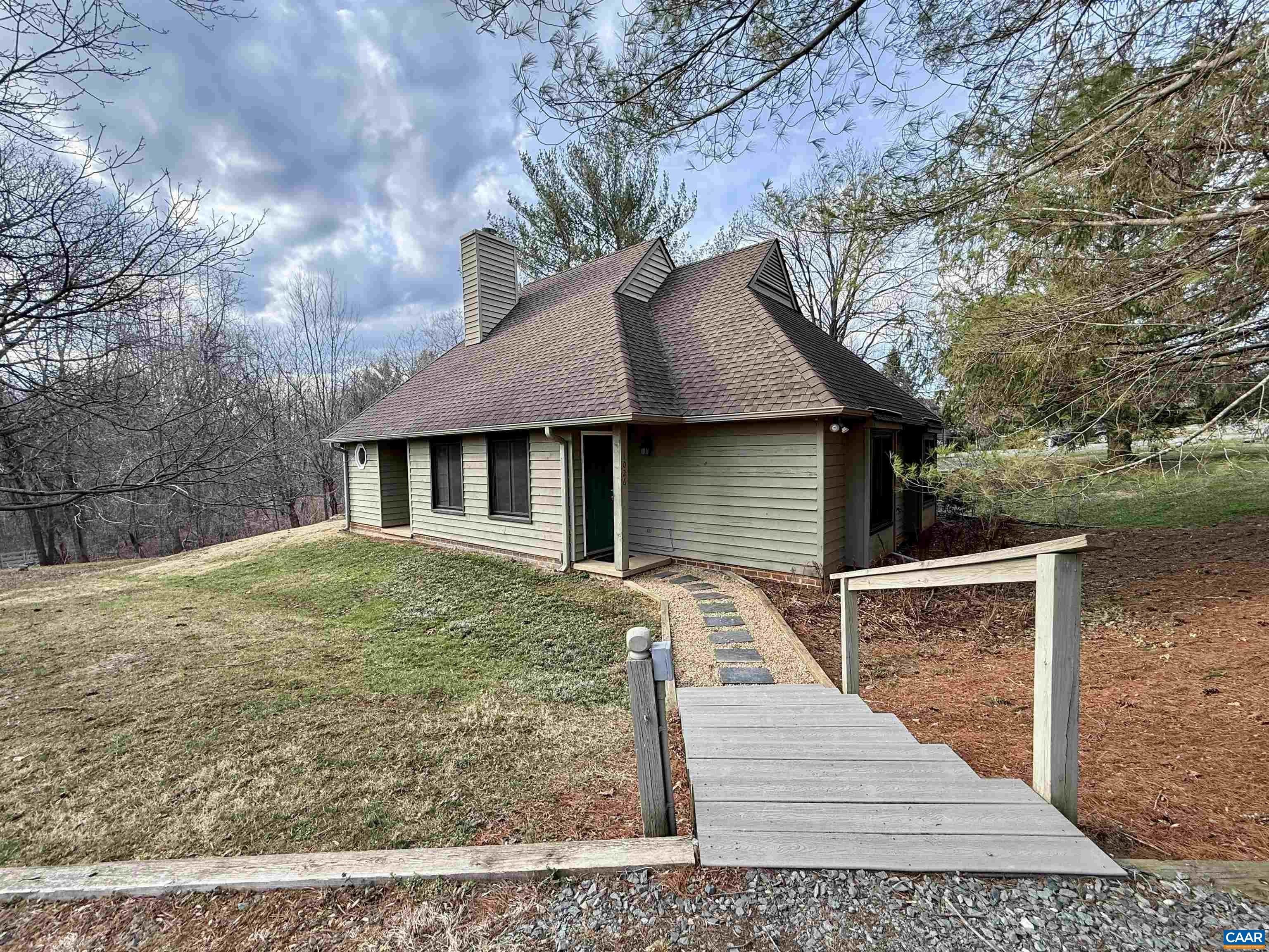 Single Family 3BR 2BA - 1026 HIGHLANDS DR, CHARLOTTESVILLE, VA