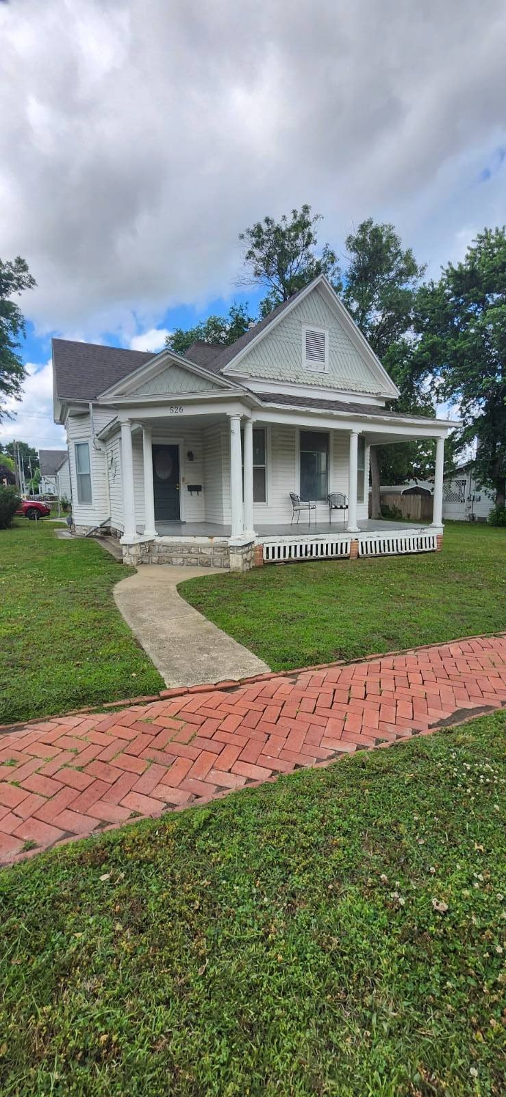 Single Family 2BR 1BA - 526 W 1st St, Chanute, KS
