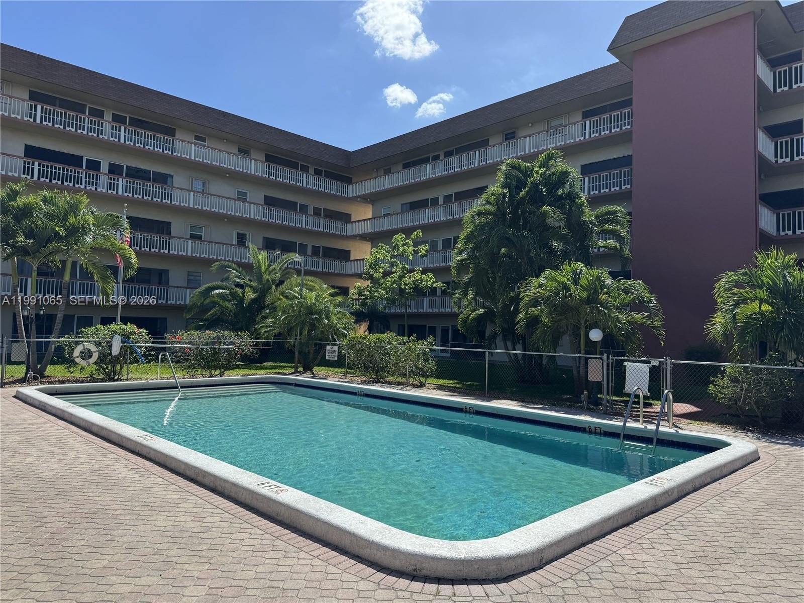 Condo 2BR 2BA - 5300 Washington St, Hollywood, FL