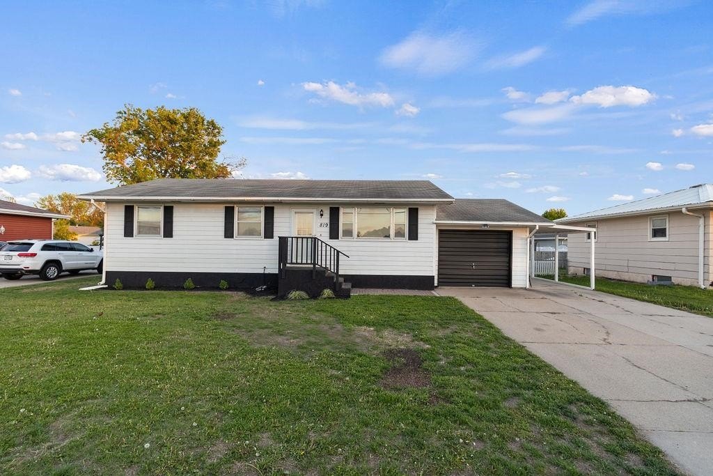 Single Family 3BR 1BA - 819 8th Street, Columbus, NE