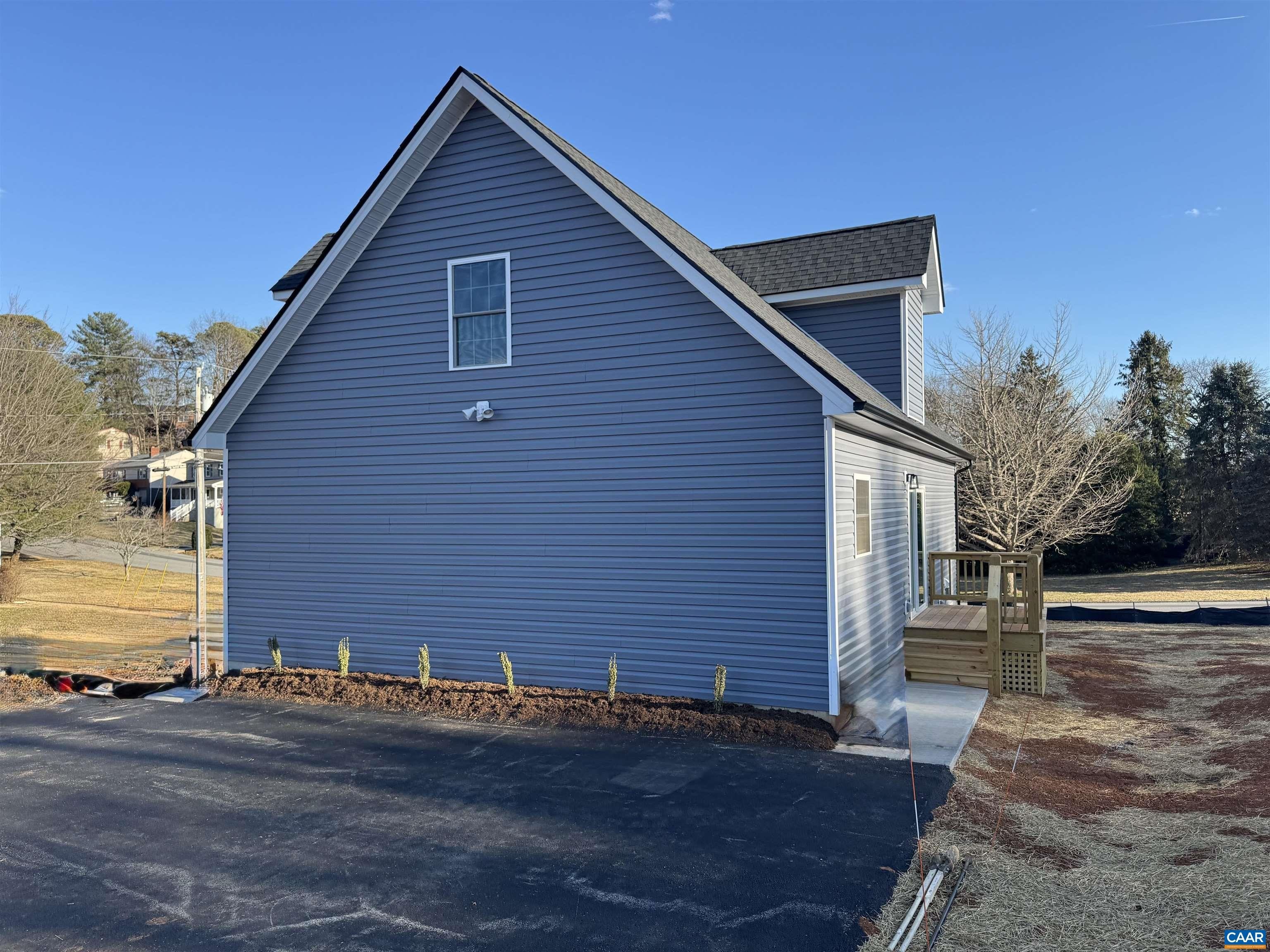 Single Family 3BR 3BA - 200 ROBIN HOOD RD, STAUNTON, VA