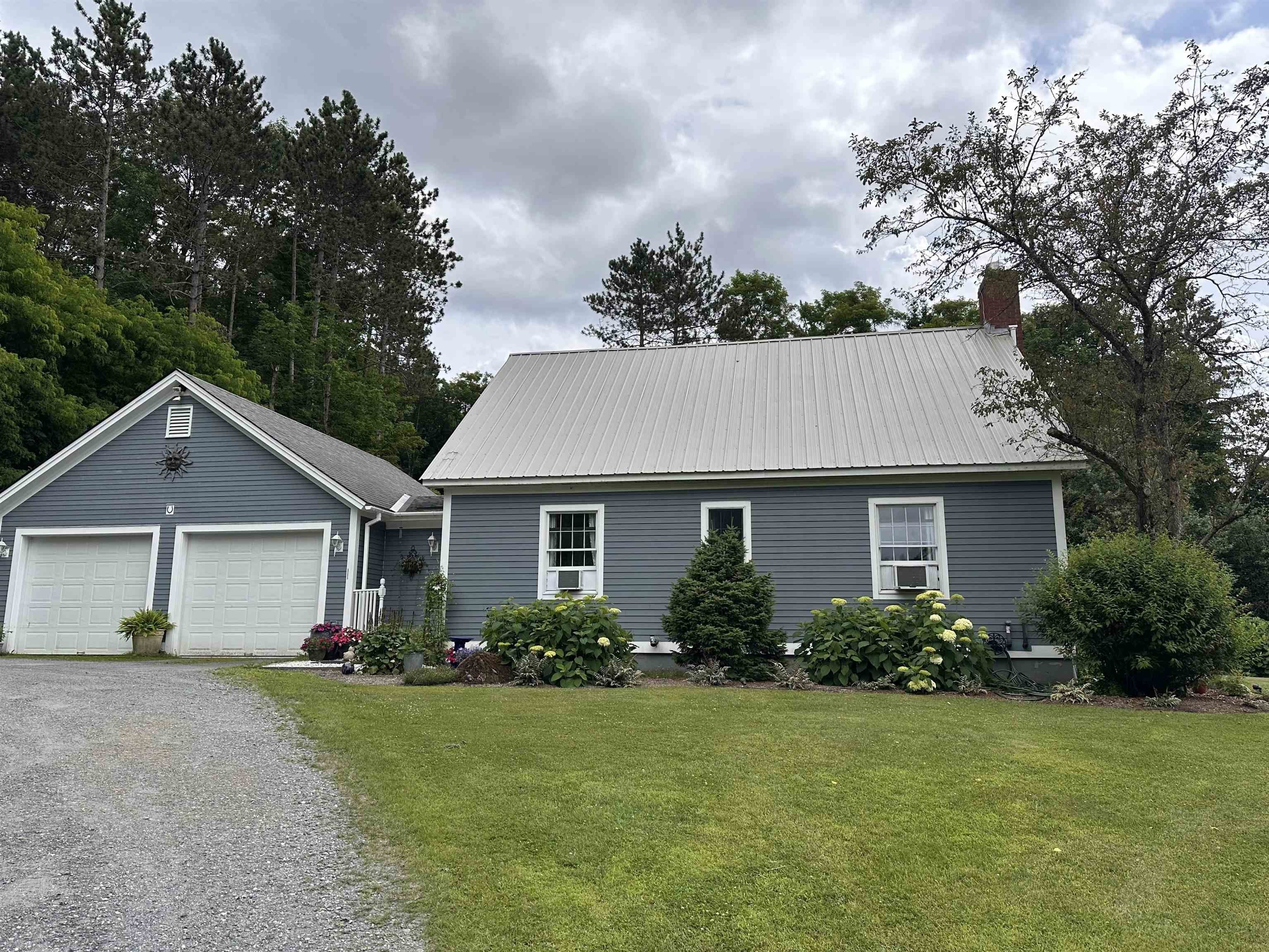 Single Family 3BR 2BA - 2114 Lilly Hill Road, Danby, VT