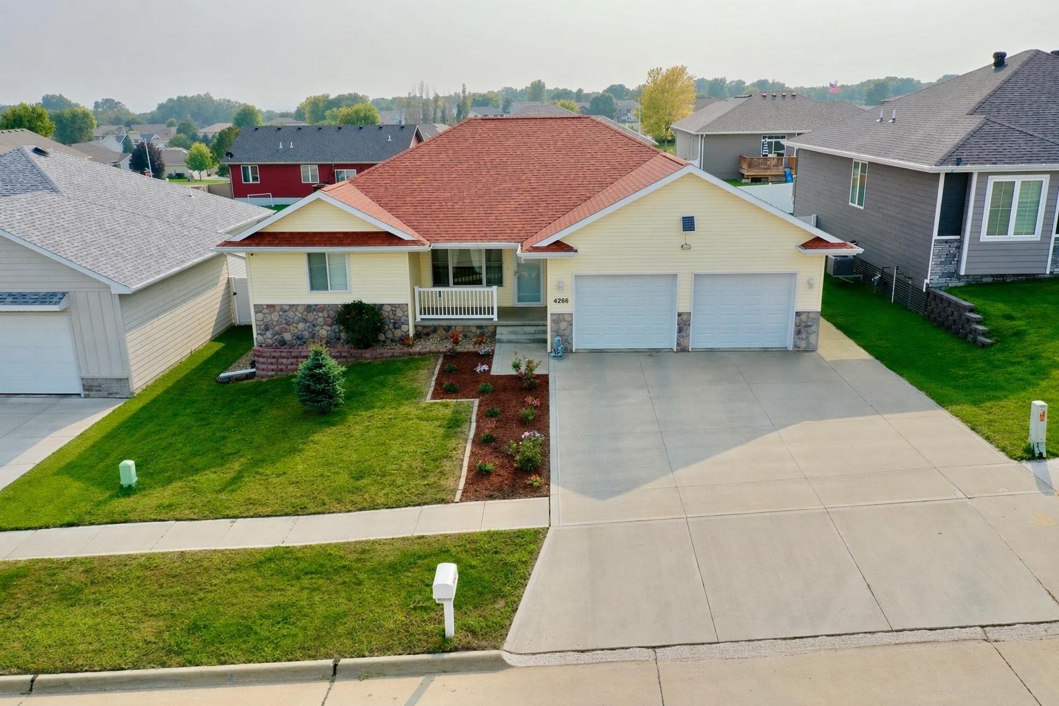 Single Family 5BR 3BA - 4266 Fieldcrest Dr, Sioux City, IA
