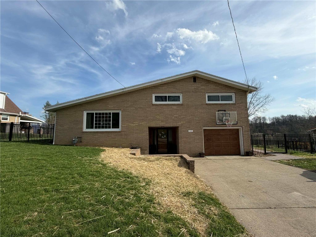 Single Family 3BR 2BA - 111 Hague Ln, South Union Twp, PA