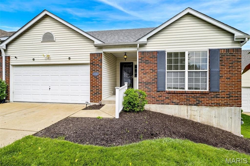 Single Family 3BR 3BA - 176 Carytown Lane, Florissant, MO