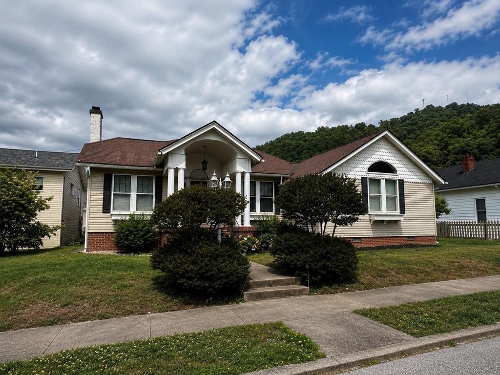 Single Family 3BR 3BA - 107 5th Street, Pikeville, KY