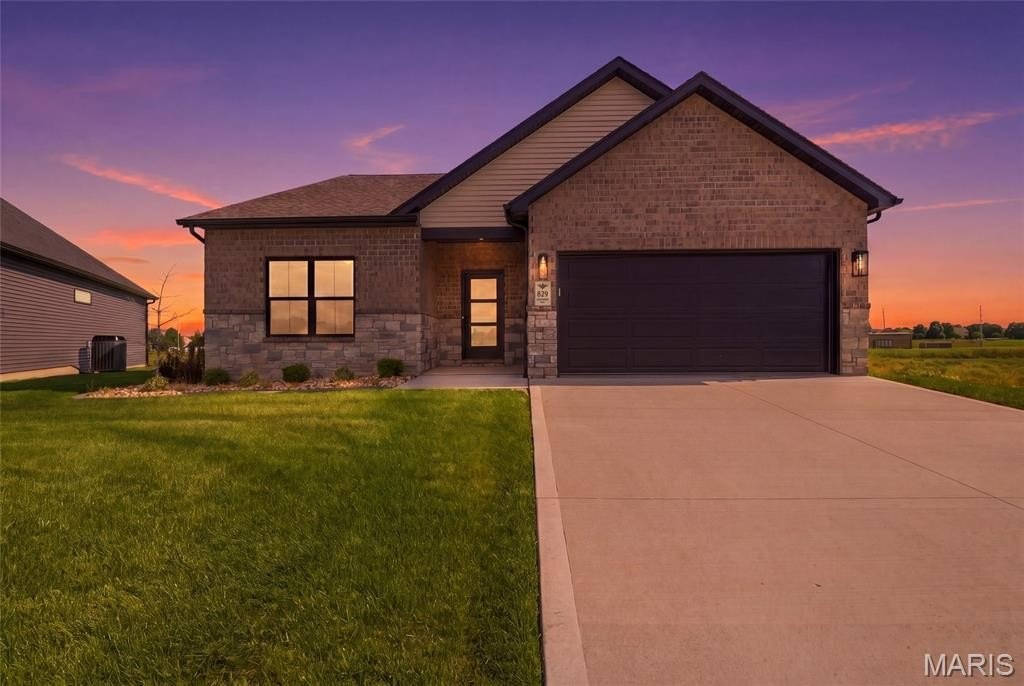 Single Family 3BR 3BA - 829 Bushwood Way, O'Fallon, IL