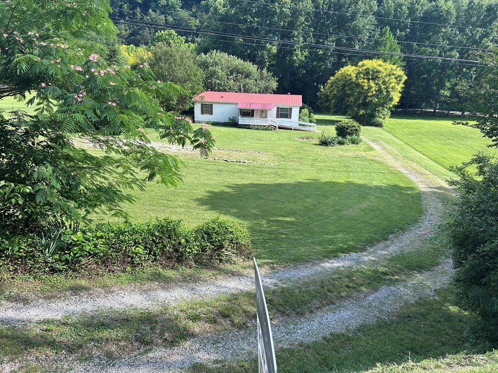 Single Family 3BR 2BA - 763 KY RT 825, Hager Hill, KY