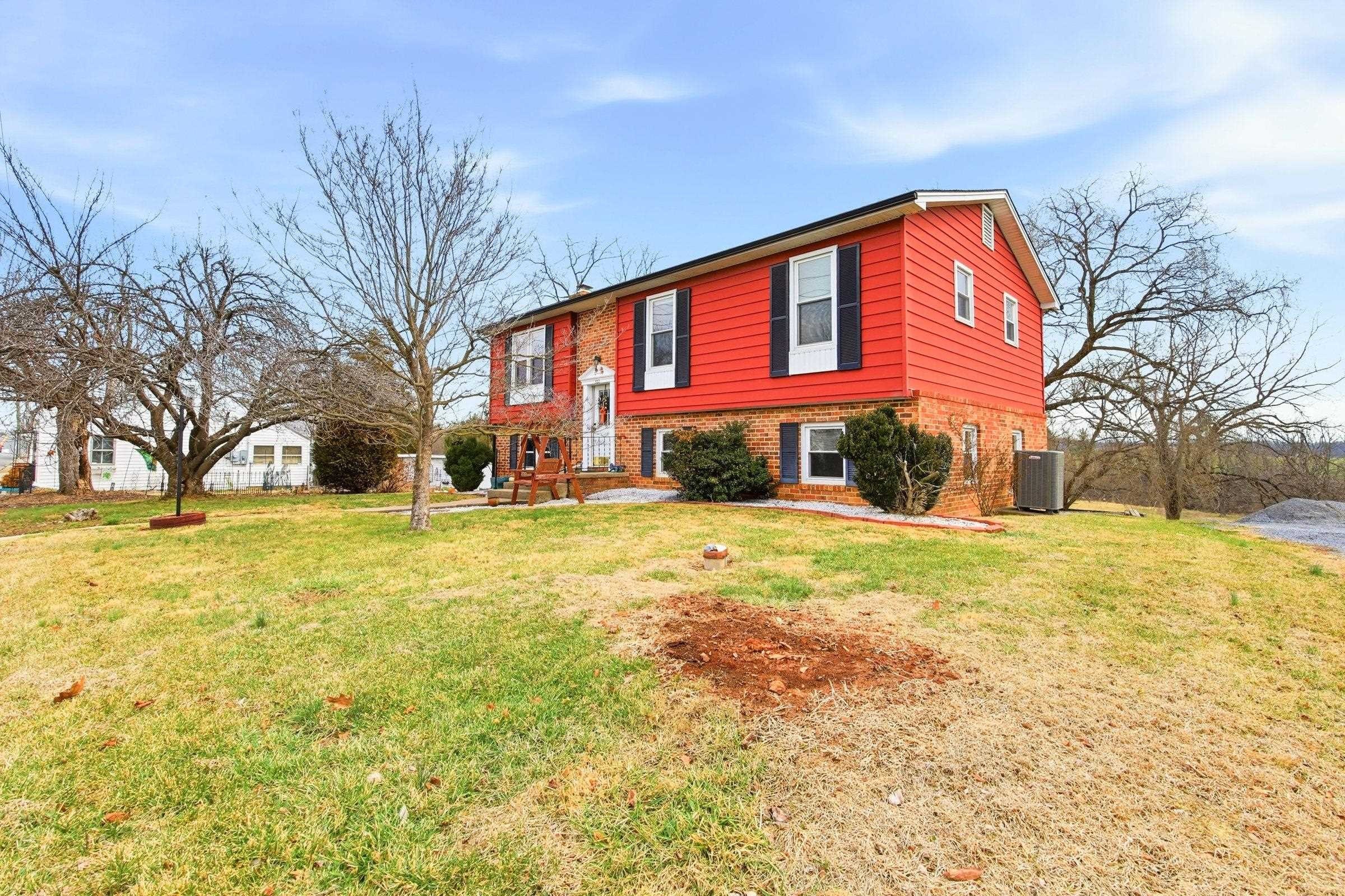 Single Family 4BR 3BA - 522 S MAIN ST, MOUNT CRAWFORD, VA