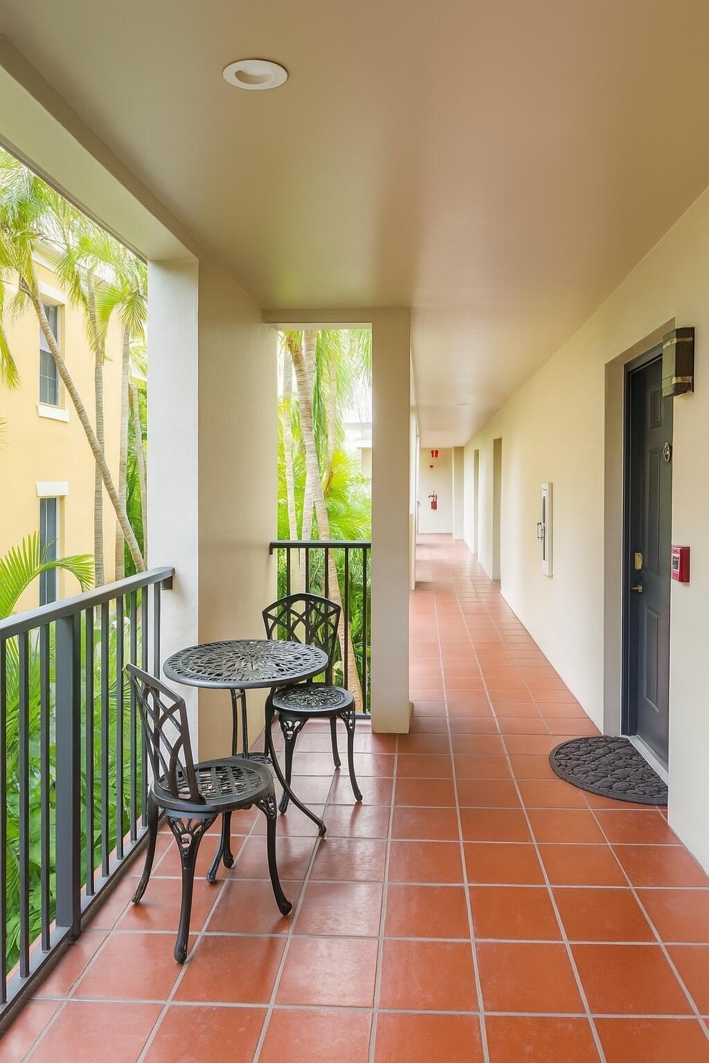 560 S Sapodilla 203 Ave  