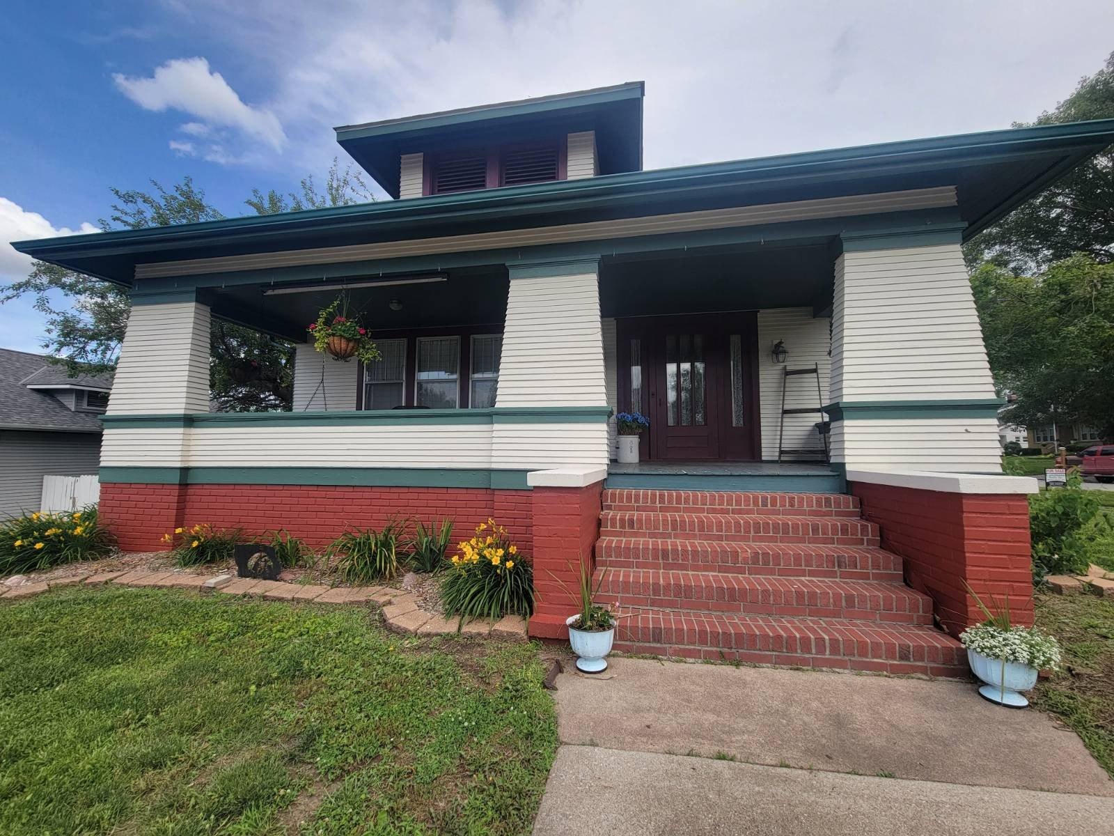Single Family 4BR 2BA - 1521 J Street, Auburn, NE