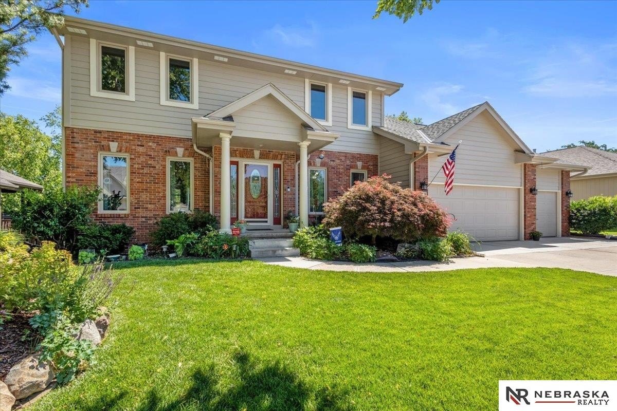 Single Family 4BR 4BA - 913 Woodland Avenue, Papillion, NE