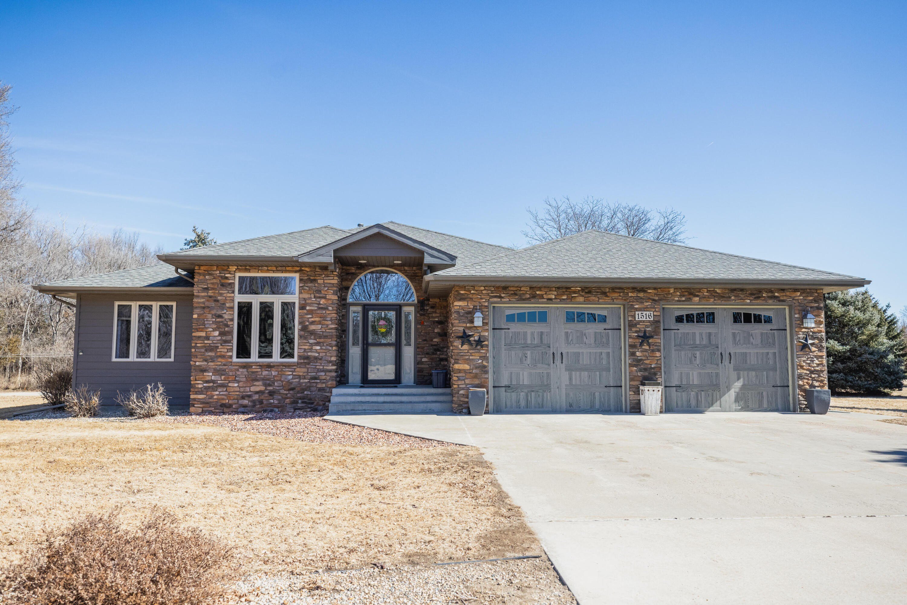 Other 4BR 3BA - 1516 Deerfield Ln, Mitchell, SD