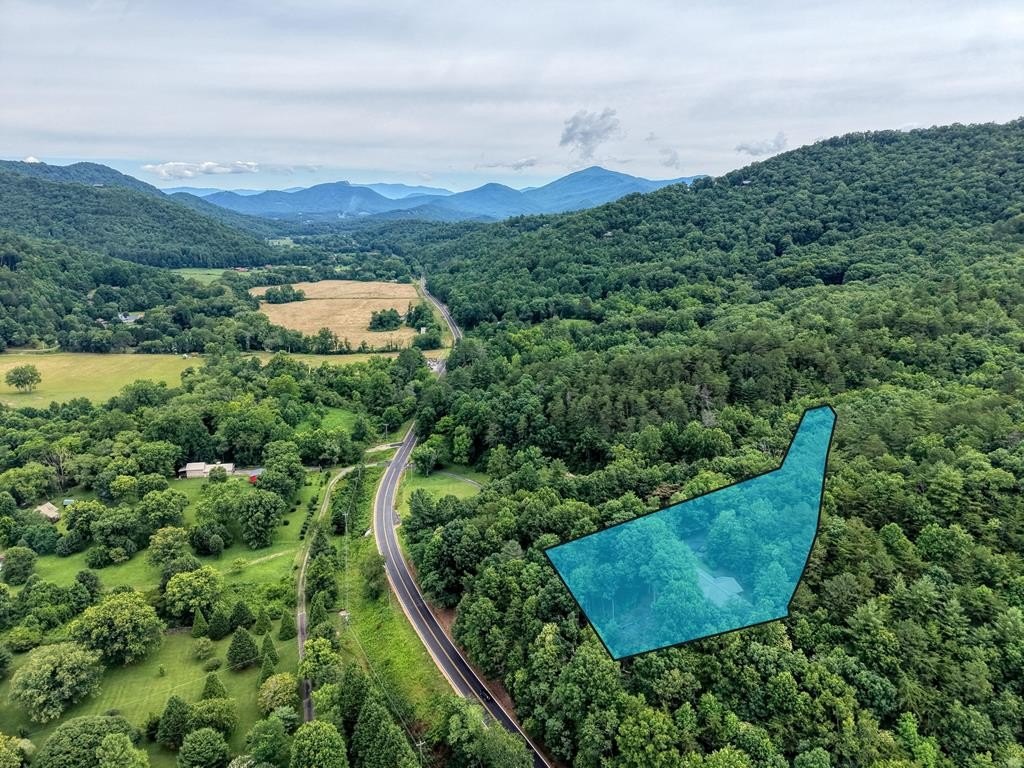 Single Family 3BR 3BA - 2228 Walls Mountain Road, Hiawassee, GA