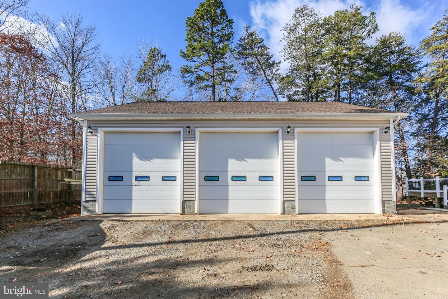 Single Family 4BR 3BA - 10504 BIG HORN DR, FREDERICKSBURG, VA
