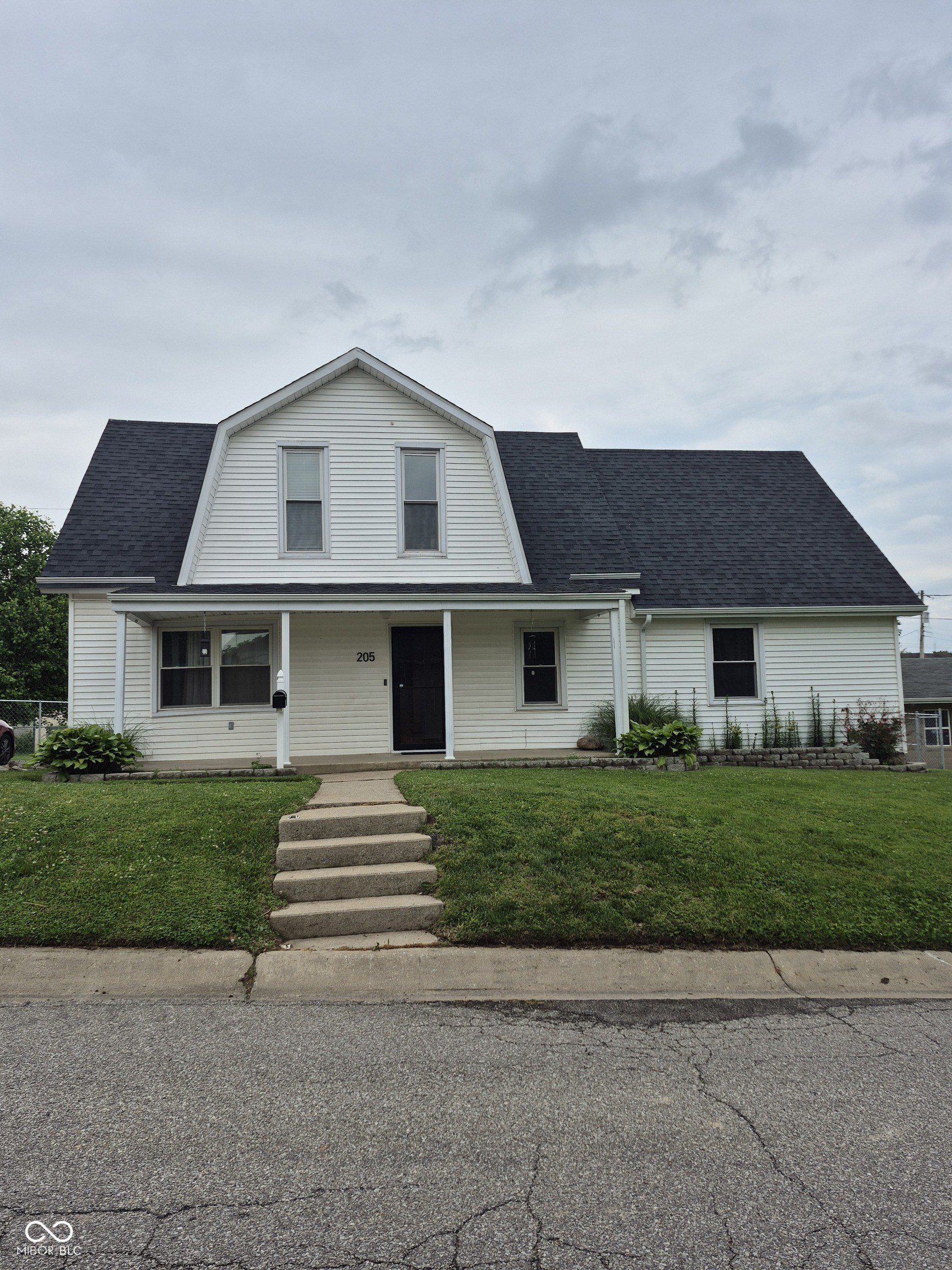 Single Family 4BR 1BA - 205 N Sugar Street, Brownstown, IN