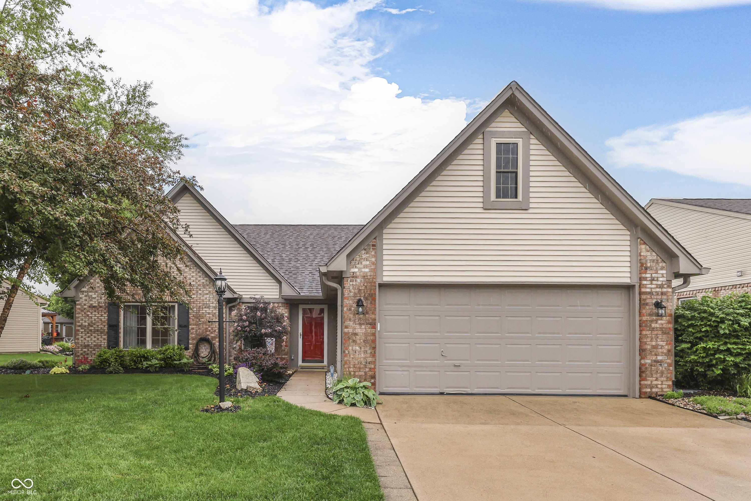 Single Family 3BR 2BA - 1053 Fountain Grass Drive, Greenwood, IN