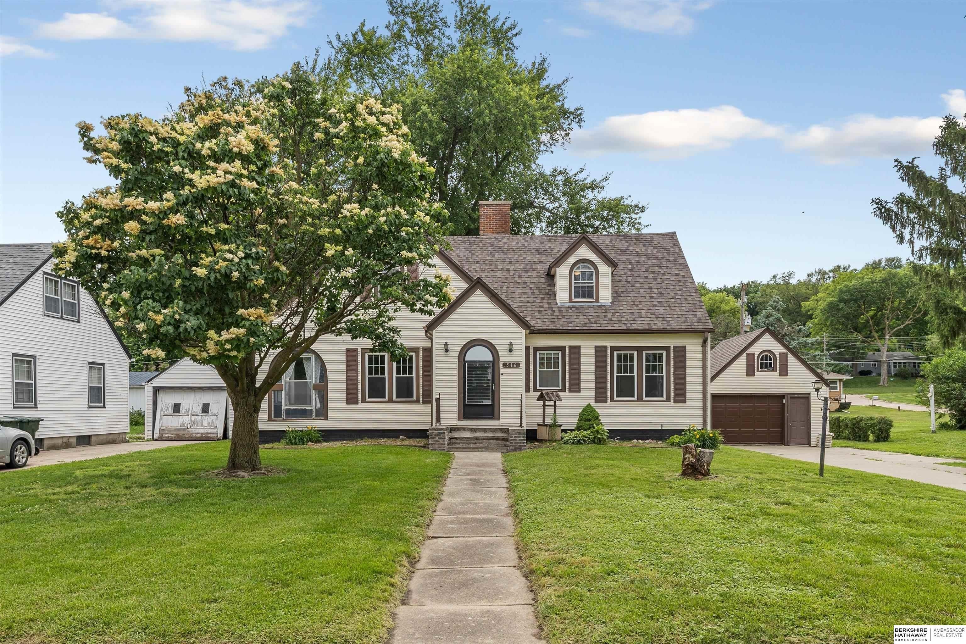 Single Family 4BR 2BA - 516 N 13th Street, Tekamah, NE