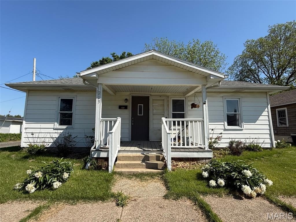 Single Family 2BR 1BA - 213 W Saint Clair Street, Vandalia, IL