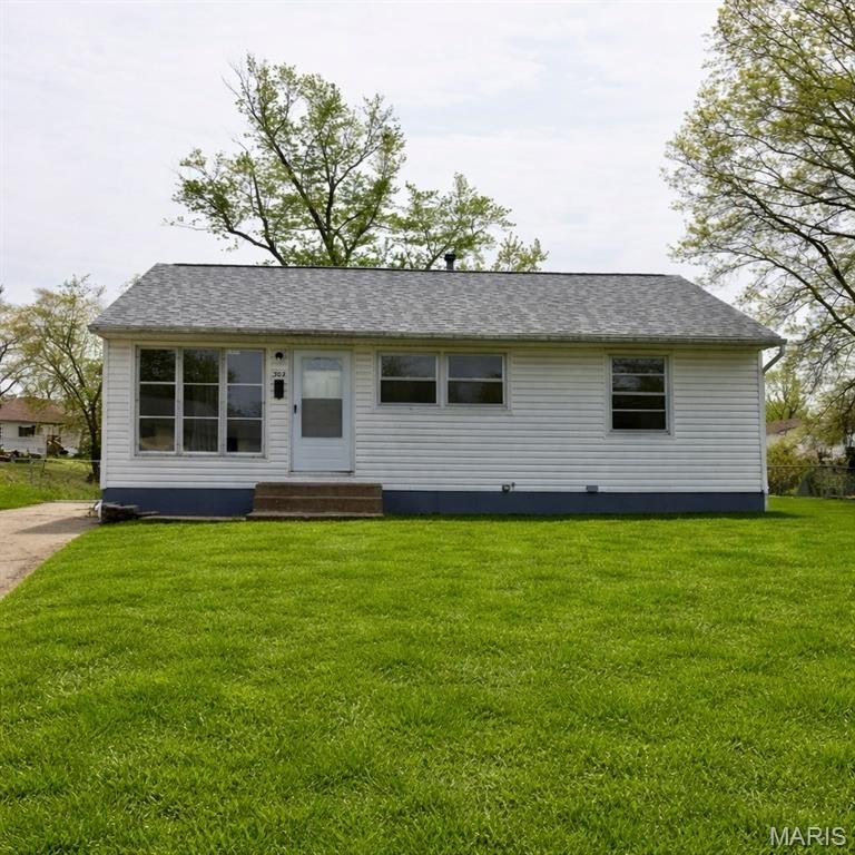 Single Family 3BR 1BA - 302 Banff Circle, St Louis, MO