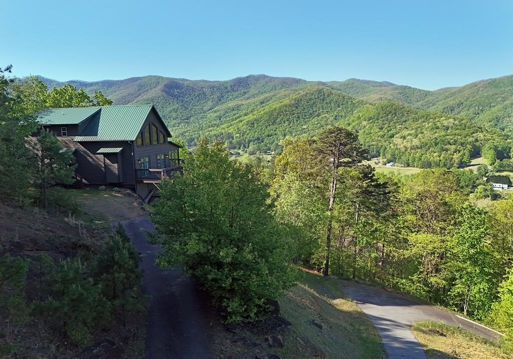 Single Family 4BR 3BA - 299 Bethabara View, Hayesville, NC