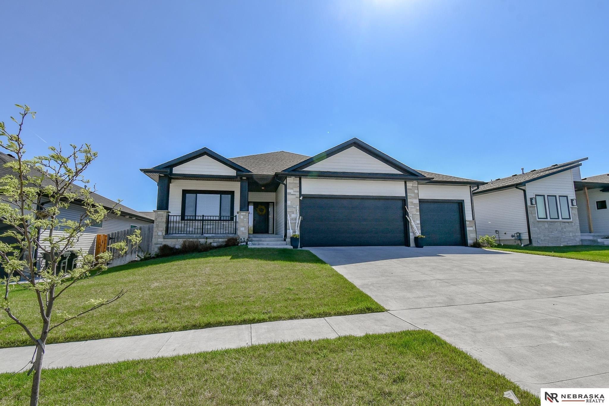 Single Family 4BR 3BA - 1010 N 104 Street, Lincoln, NE