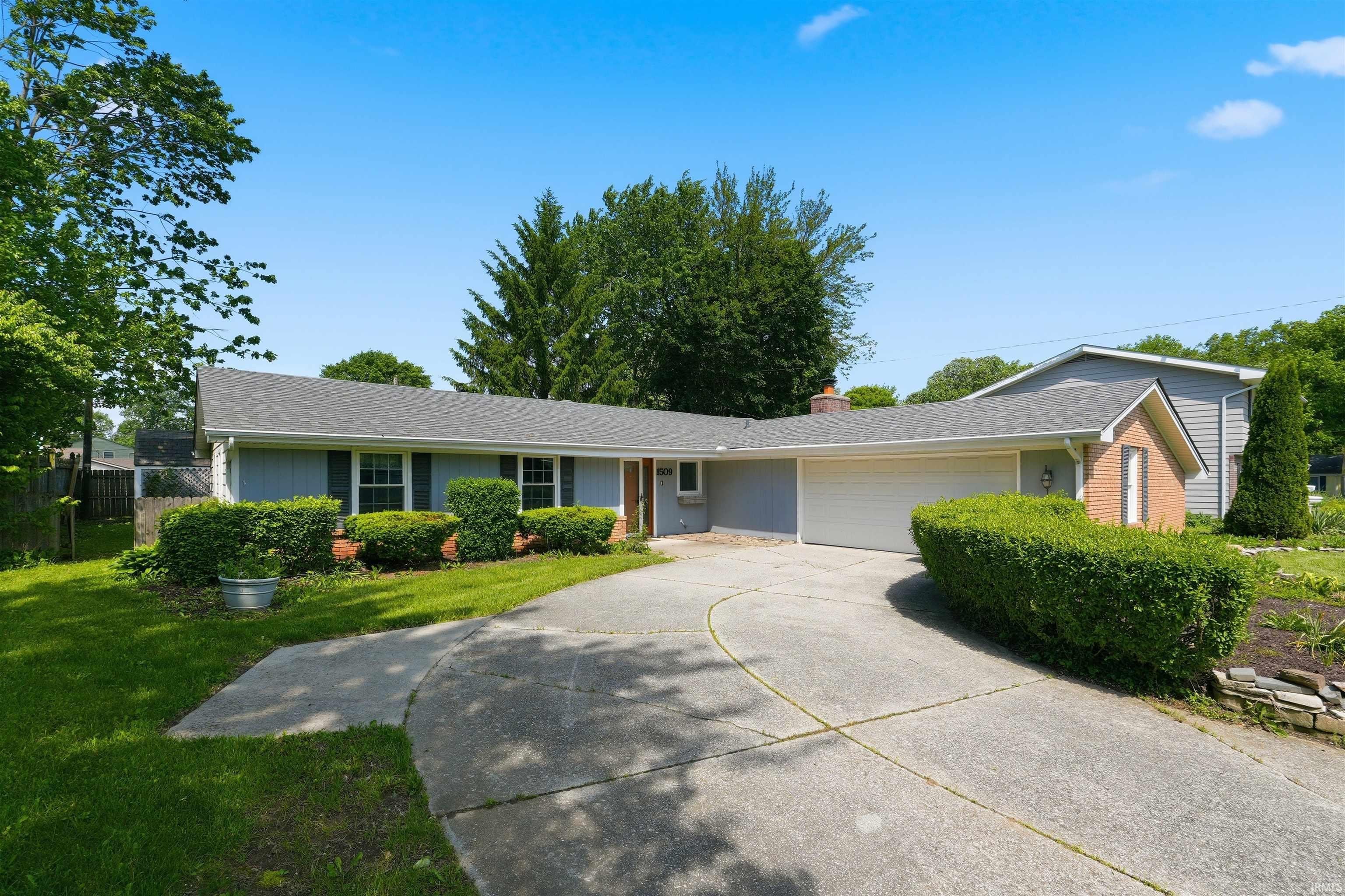 Single Family 3BR 3BA - 1509 Lake Forest Drive, Fort Wayne, IN