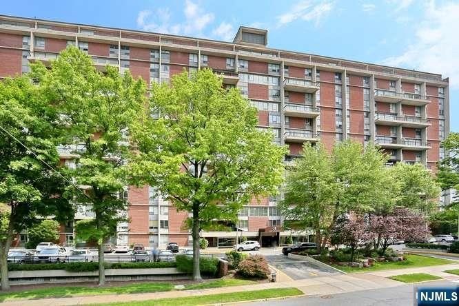 Co-op 2BR 2BA - 3 Horizon Road 815, Fort Lee, NJ