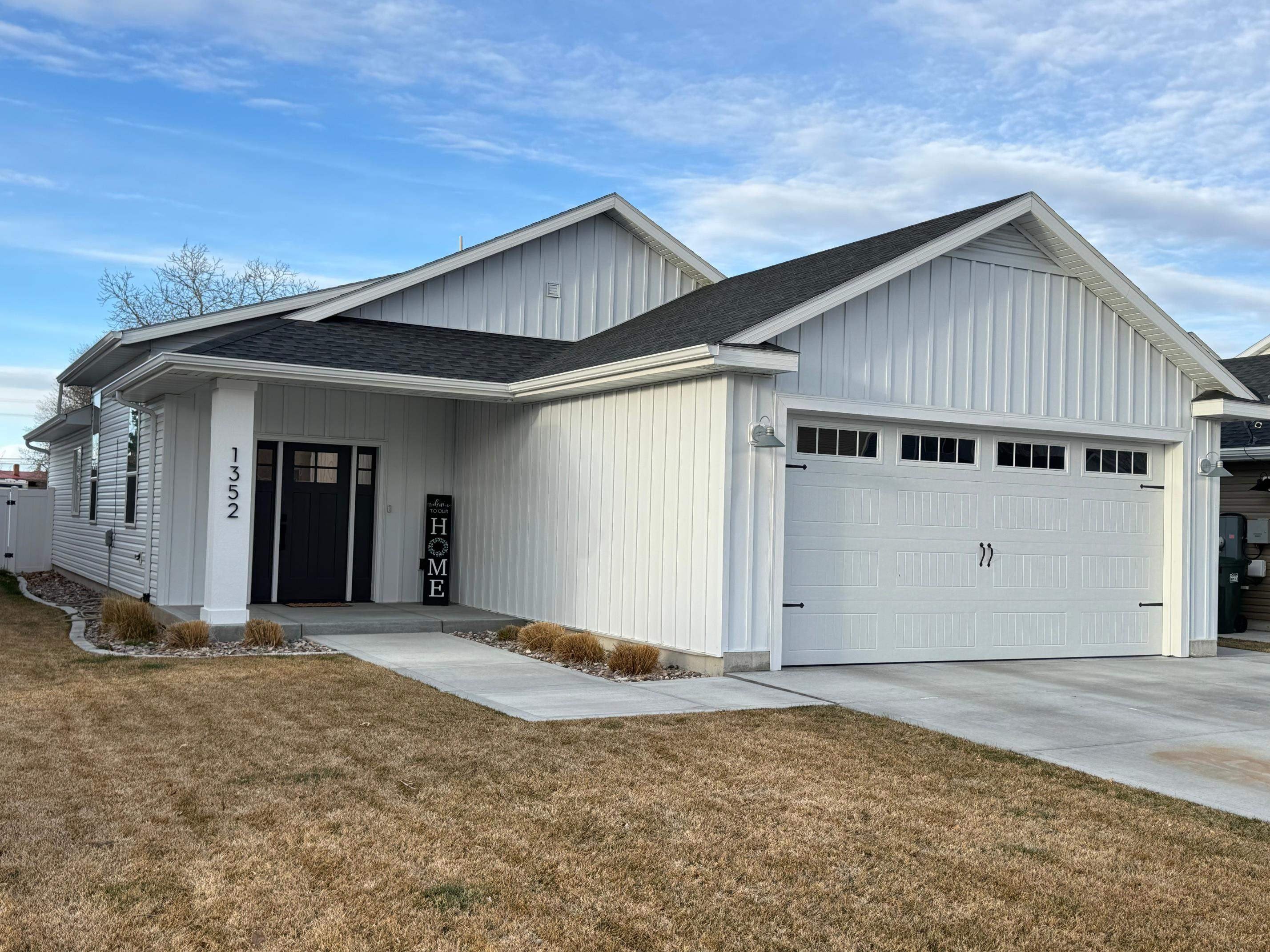 1352 Troy Ln  