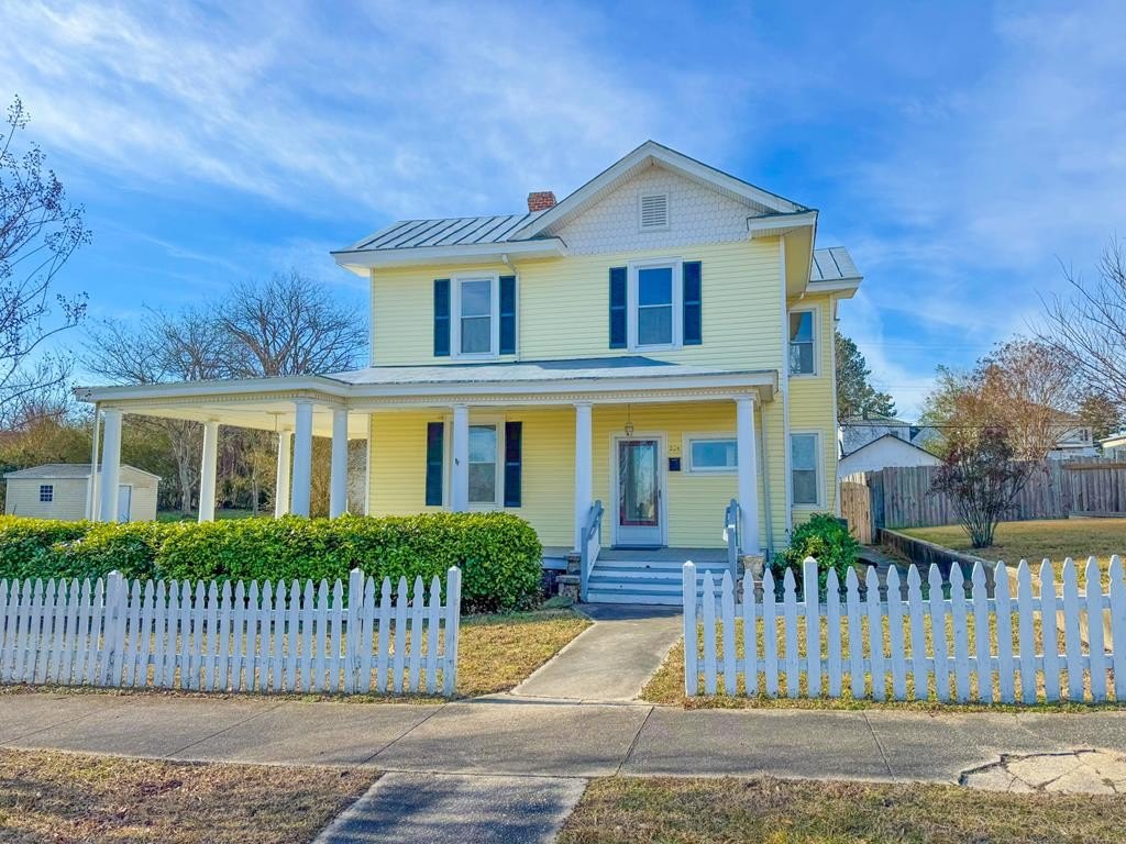 Single Family 4BR 3BA - 204 East Maryland Avenue, Crewe, VA