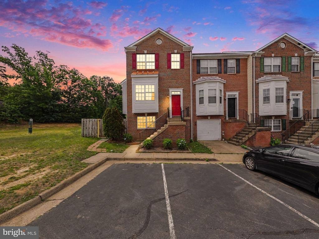 Single Family 5BR 4BA - 12 Townes Place, Fredericksburg, VA