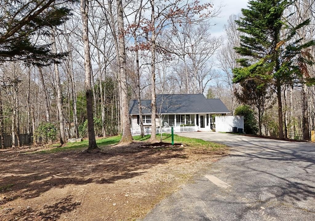 Single Family 3BR 2BA - 17 Ellen Drive, Blairsville, GA