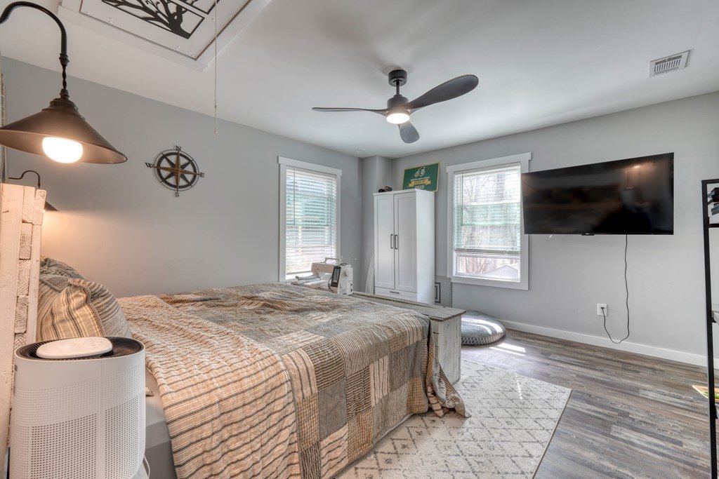 Single Family 2BR 2BA - 123 Lake Top Lane, Ellijay, GA